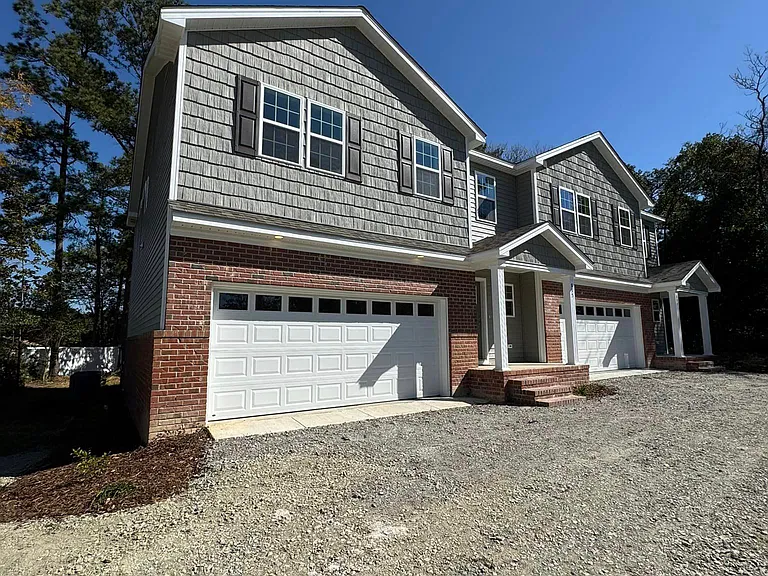 895 S Henley St — Photo 1