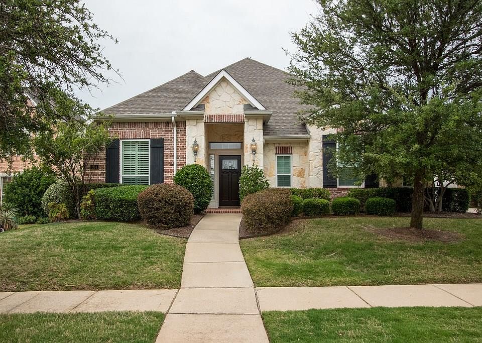 1st image of 561 Hawthorne Cir