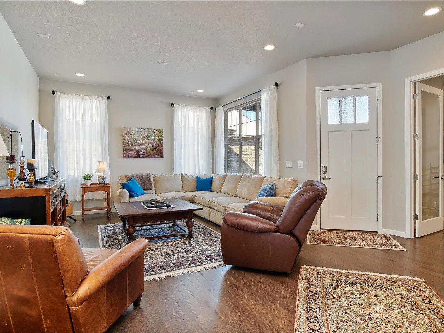 3 bed, 3272 sqft, $3,600 — Photo 4