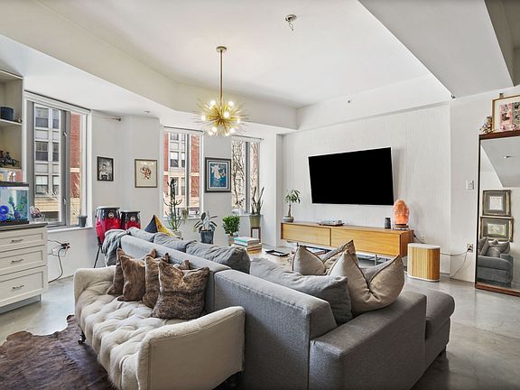 5th image of 1313 Washington St APT 215
