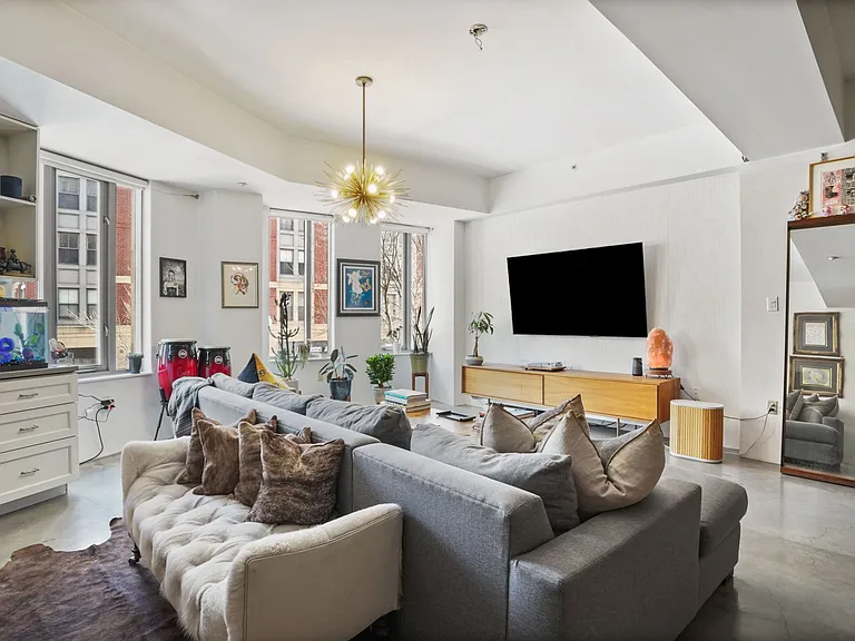 1313 Washington St #215 — Photo 5