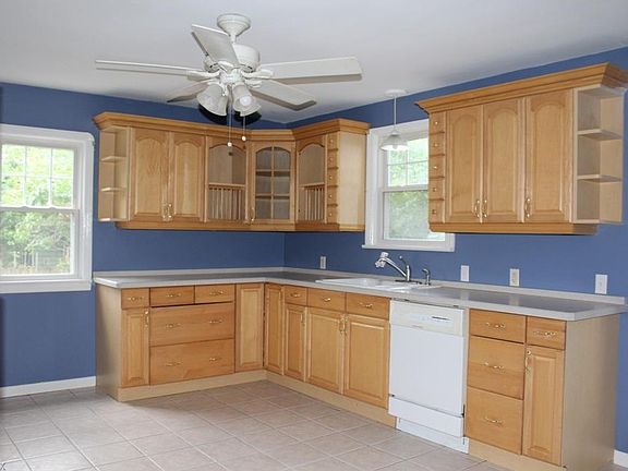 5th image of 209 Fournier St