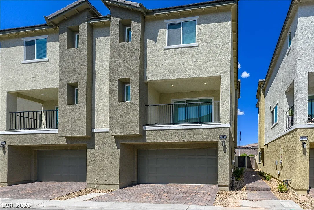 3 bed, 2.5 bath, 1764 sqft, $2,400 — Photo 1