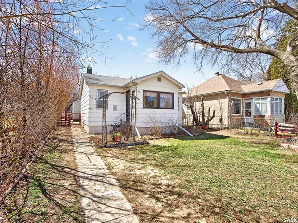 245 Iroquois STREET W, Moose Jaw, SK S6H 5A8