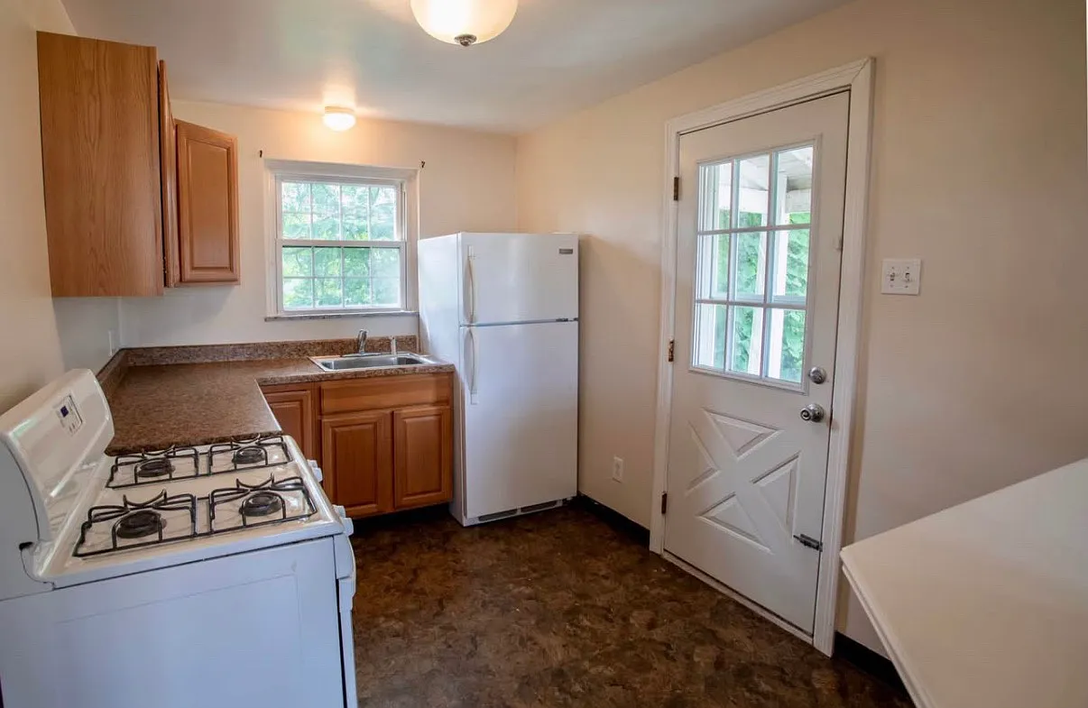 2 bed, $895 — Photo 3
