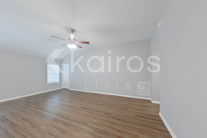59 Hideaway Ln — Photo 2
