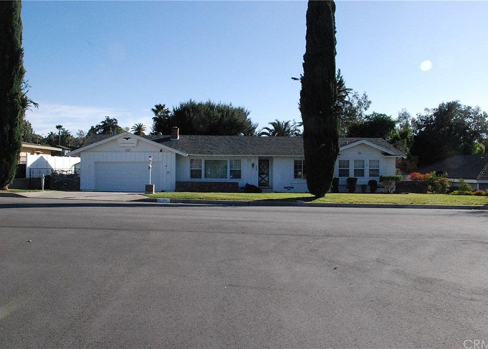 1st image of 600 Fairway Dr