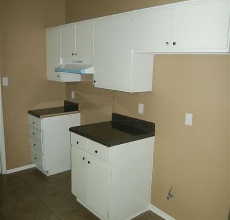 3rd image of 5723 Jardin Pl