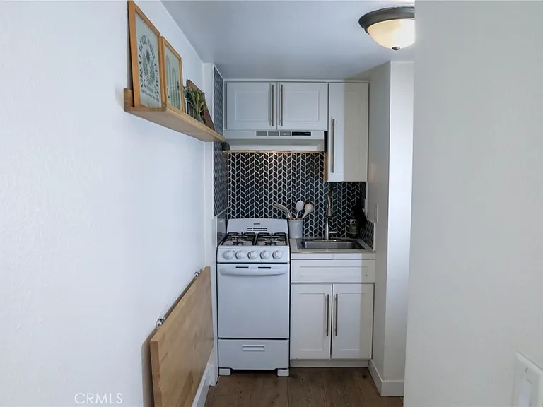 160 Avenida Florencia #B — Photo 9