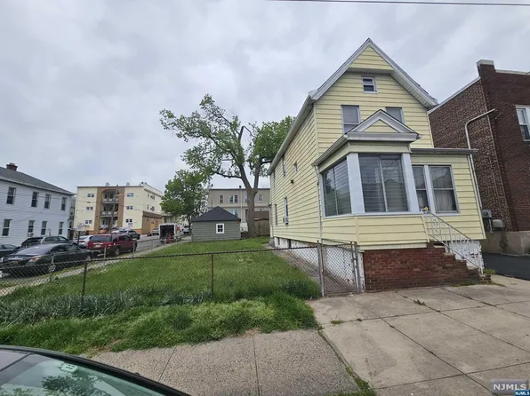 281 Maple St, Kearny, NJ 07032