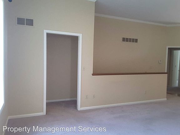 2nd image of 918 Trenton Pl