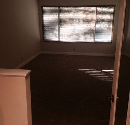 22330 Victory Blvd (33)
