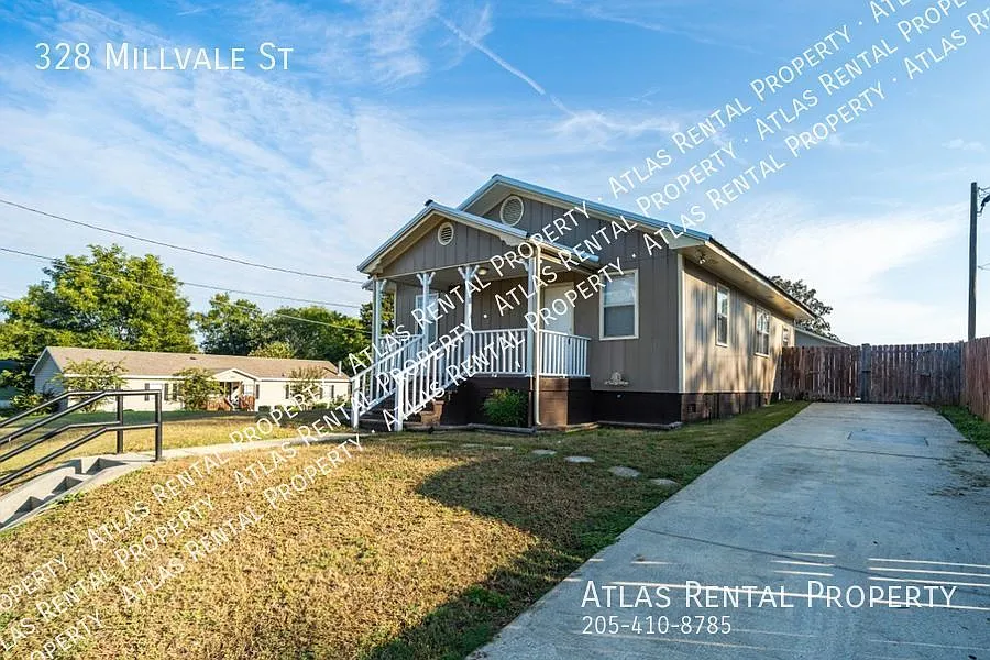 Pet Friendly/ Move in Ready Home in Birmingham! — Photo 2