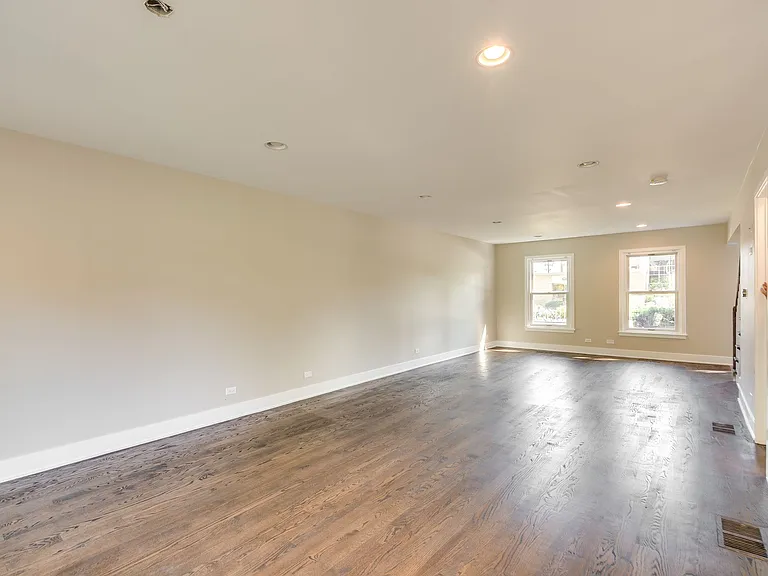 The Trevian Townhomes (Lake) — Photo 8