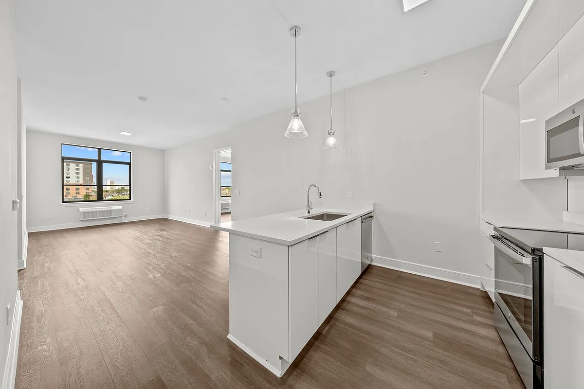 121 34th Street 402