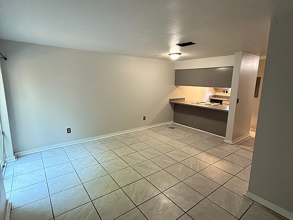 3rd image of 3246 Nekoma Ln