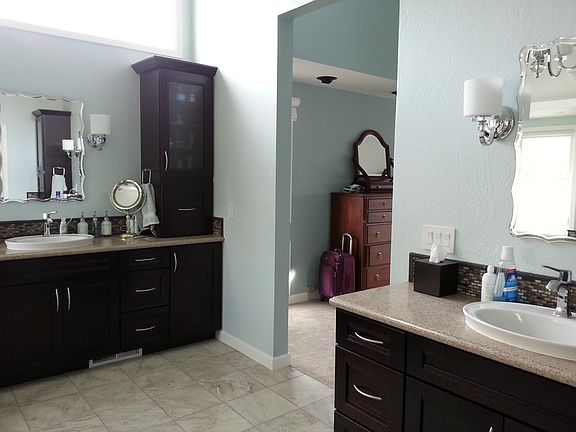 Twin separate sink areas