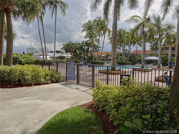 3rd image of 3610 Yacht Club Dr APT 914