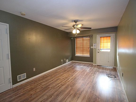 4th image of 37 Edward Ct