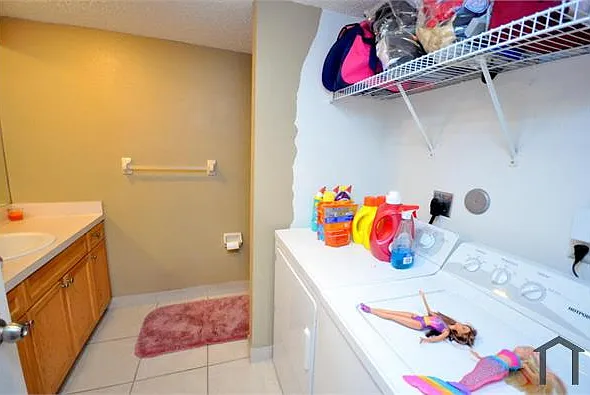 2212 White Pine Cir #B — Photo 13