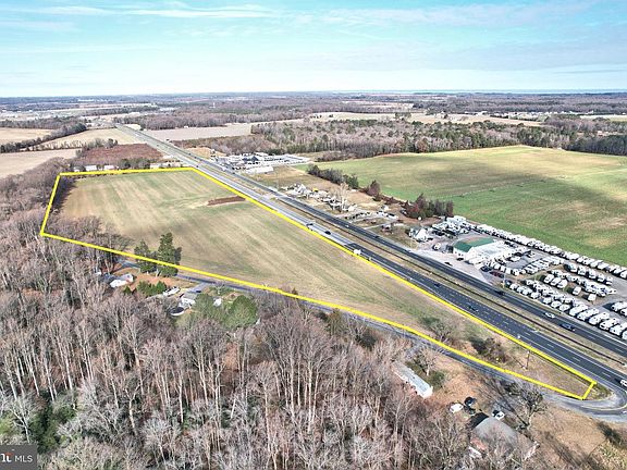 3rd image of 2367 Bay Rd