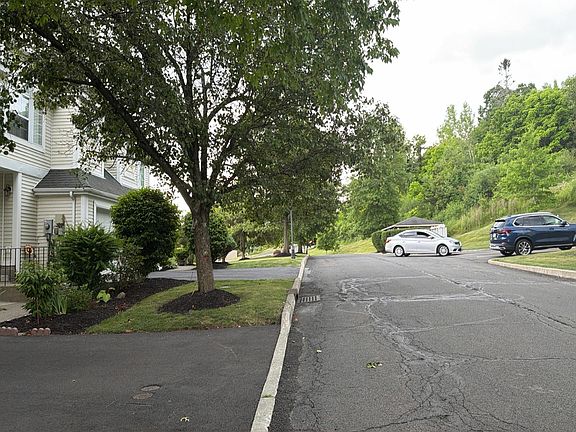 5th image of 108 Delafield Ln #19C