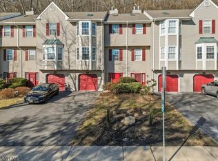 101 Pinehurst Dr, Washington, NJ 07882
