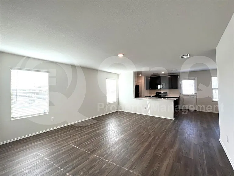213 Anvil Dr — Photo 5