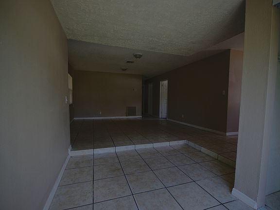 3rd image of 14720 Mockingbird Ln E