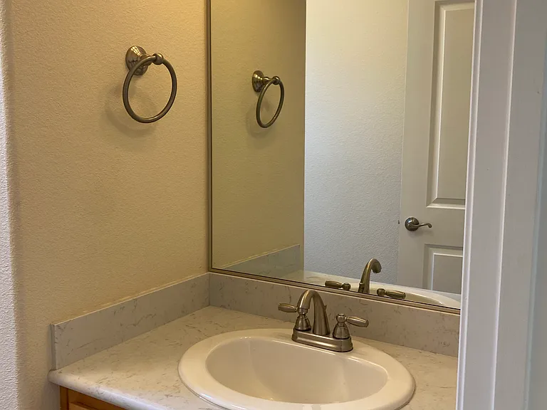 639 Livingston Ave — Photo 13