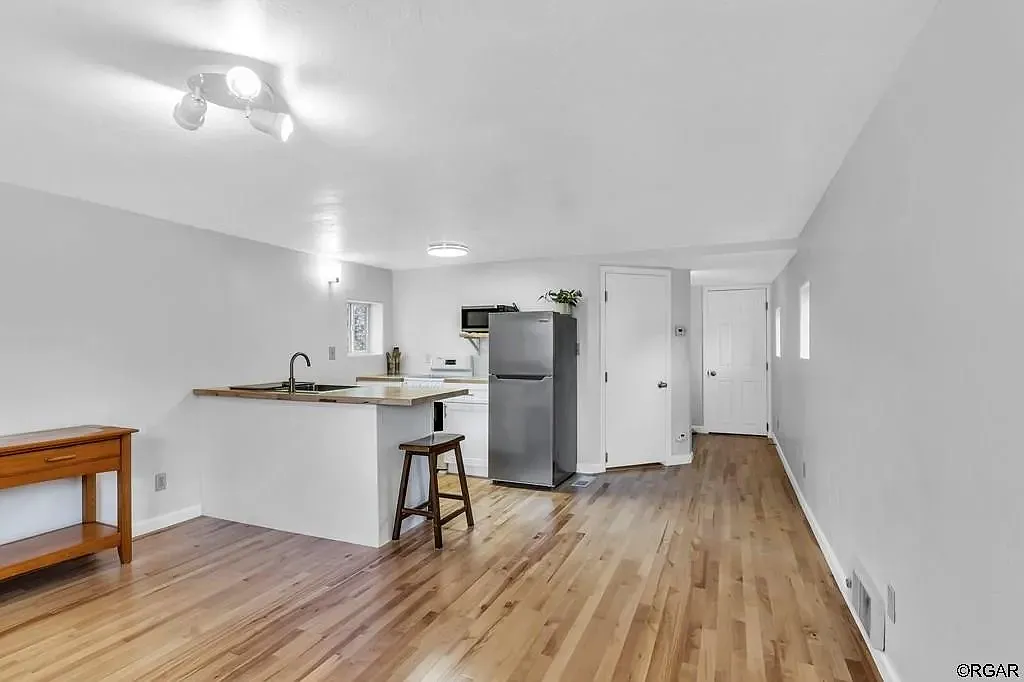 1 bed, 670 sqft, $2,000 — Photo 4