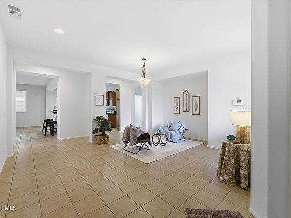 5th image of 3137 Erica Ave