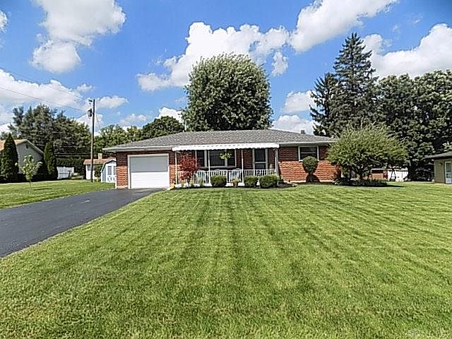 1st image of 104 Hickory Dr