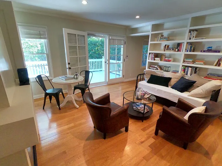 2285 N Beachwood Dr #12 — Photo 19