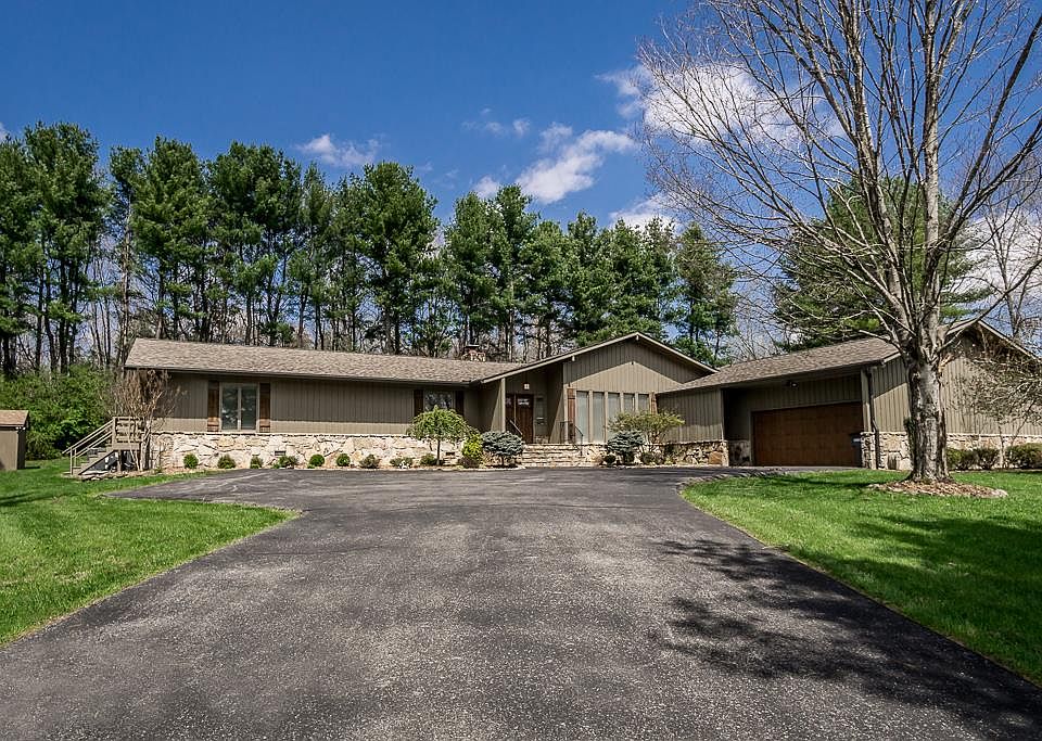 1st image of 860 Hillside Dr