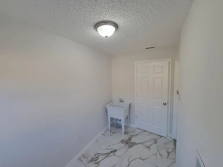 1907 Escambia Ln — Photo 34