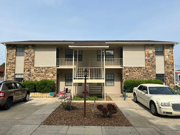 200 Maple Ave — Photo 6
