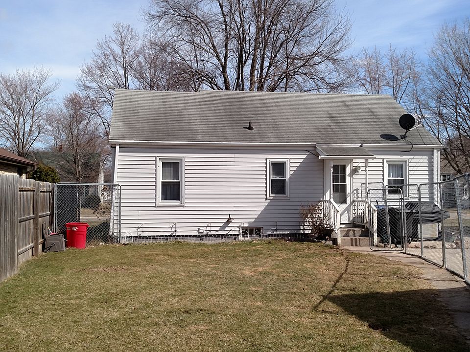 2nd image of 907 S Sawyer St