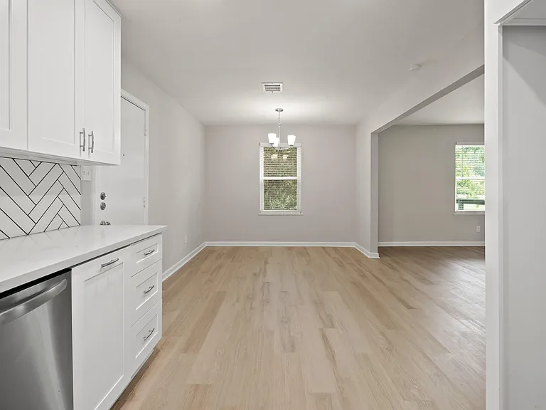 2122 Stadium Dr — Photo 14