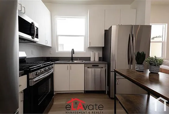 560 N Virgil Ave — Photo 6