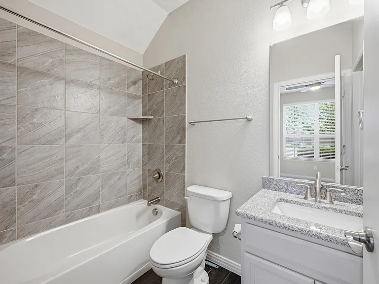 405 Windward Dr — Photo 11