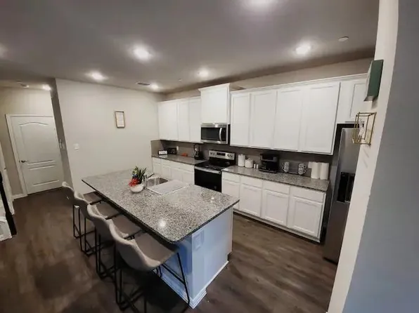 1270 Alamo Dr, Lewisville, TX 75077
