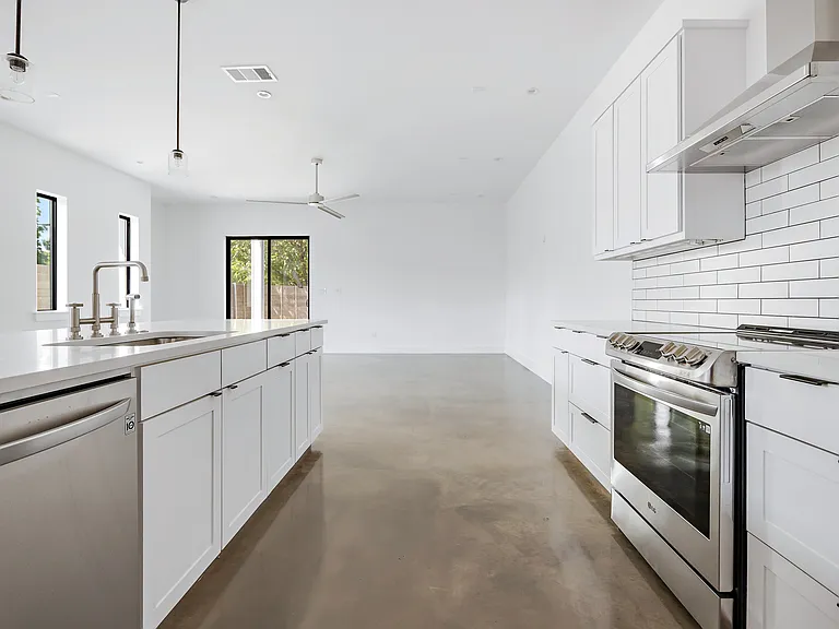800 S Glasgow Dr — Photo 11