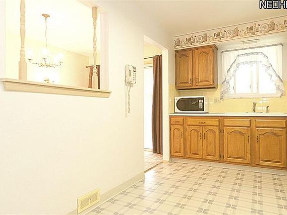 4th image of 15709 Mendota Ave
