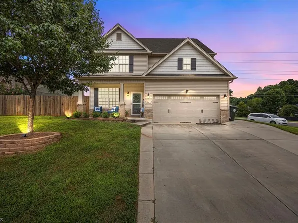 261 Fair Oaks Ct, Mebane, NC 27302