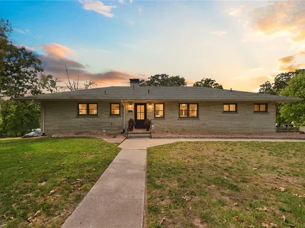 220 N Summit St, Prairie Grove, AR 72753