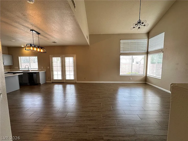 2024 Shining Feather Ln — Photo 4