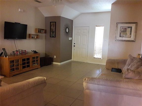 2nd image of 2202 Margaret Ln