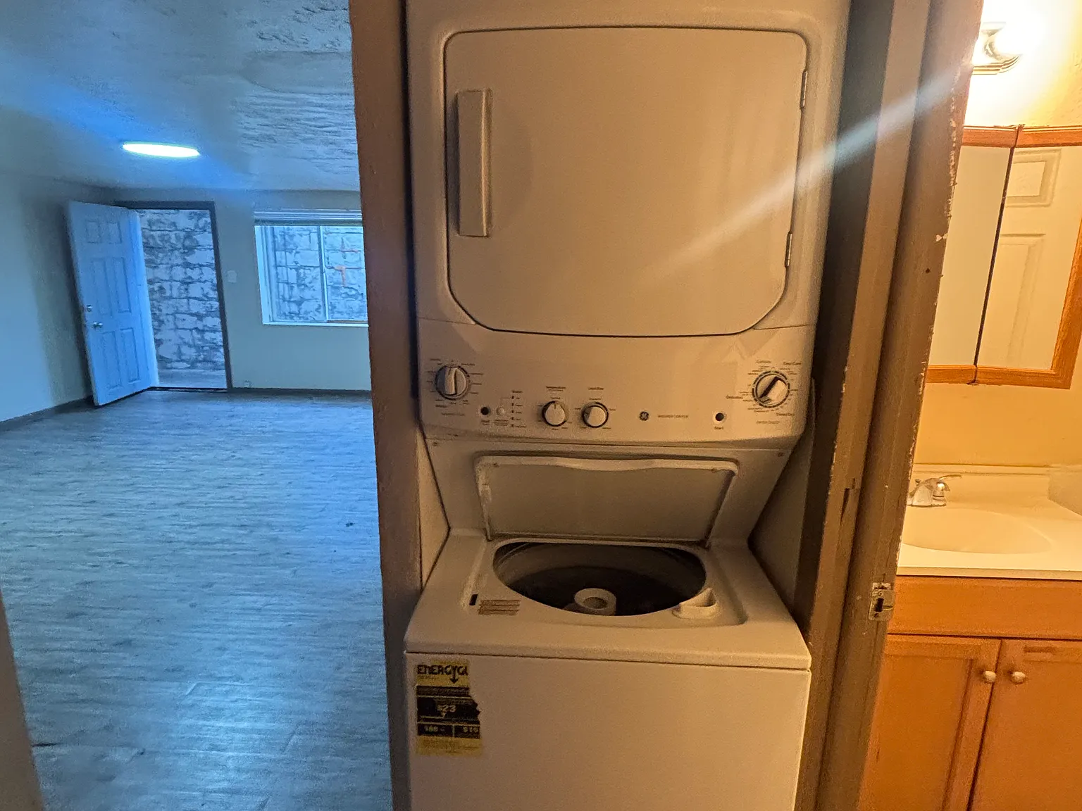 2 bed, 1000 sqft, $900 — Photo 3
