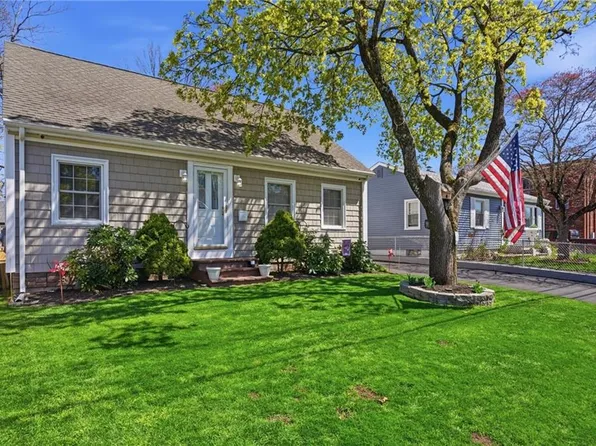 108 Hilton Ave E, Riverside, RI 02915